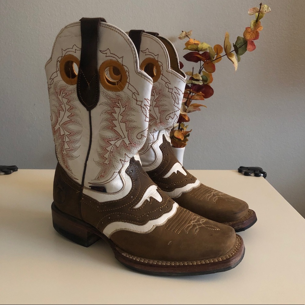 Cowgirl Reyme white and brown boots